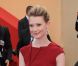 Mia Wasikowska sur le tapis rouge pour le film Restless de Gus Van Sant, lors du Festival de Cannes, le 12 mai 2011