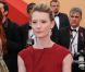 Mia Wasikowska sur le tapis rouge pour le film Restless de Gus Van Sant, lors du Festival de Cannes, le 12 mai 2011