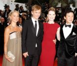 L\'équipe du film Restless sur le tapis rouge de Cannes le 12 mai 2011