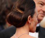 Elodie Bouchez est somptueuse dans sa robe bustier sublimée par un collier Boucheron. Cannes, 12 mai 2011