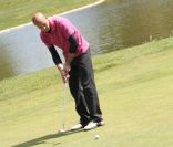 Christophe Jallet est assurément plus à l'aise sur les prés carrés que sur les green. Le Trophée Sport Passion a eu lieu le 12 mai 2011 à Feucherolles.