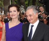 Carole Bouquet et Jacques Attali sur les marches du festival de Cannes, le 12 mai 2011.