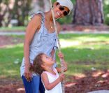 Halle Berry et son adorable fille Nahla passe l\'après-midi ensemble. Beverly Hills, 6 mai 2011<br />