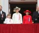  Comme de coutume, la famille royale norvégienne s'est réunie au balcon du palais, à Oslo, pour saluer la parade des enfants qui célèbre la fête nationale, le 17 mai 2011. Milly Kakao, le labradoodle du prince héritier Haakon, de la princesse Mette-Marit et de leurs enfants, après avoir fait le show le matin à Asker, n'a pas montré sa papatte au balcon du roi Harald et de la reine Sonja ! 