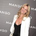 Kate Moss, très souriante, fait défiler Paris !