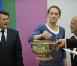 La nageuse de Nice Camille Muffat au tirage au sort de l'Open de Nice, mai 2011 