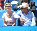 Michèle Laroque a fait une apparition décontractée en tribunes de l'Open de Nice, sa ville, le 17 mai 2011.