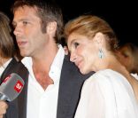 Un couple si complice ! Emmanuel Philibert de Savoie et son épouse Clotilde Courau lors de la soirée de Grisogono le 17 mai 2011 au Cap d\'Antibes