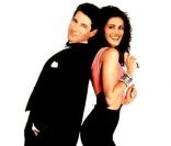 Julia Roberts séduit un autre homme que Richard Gere... Cette fois, c\'est Tom Hanks qui craque pour la belle dans Larry Crowne. 1990<br />