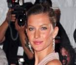 Gisele Bundchen au Superheroes : Fashion and Fantasy, au MET de New York