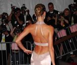 Gisele Bundchen au Superheroes : Fashion and Fantasy, au MET de New York