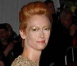 Tilda Swinton au Superheroes : Fashion and Fantasy, au MET de New York
