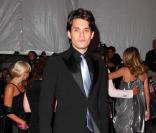 John Mayer au Superheroes : Fashion and Fantasy, au MET de New York