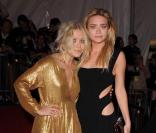 Les soeurs Olsen au Superheroes : Fashion and Fantasy, au MET de New York