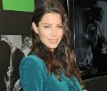 Jessica Biel, ravissante en total look Gucci lors de la soirée de lancement du nouveau mascara Revlon Grow Luscious à New York le 22 mai 2011 