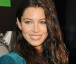 Jessica Biel lors de la soirée de lancement du nouveau mascara Revlon Grow Luscious à New York le 22 mai 2011 