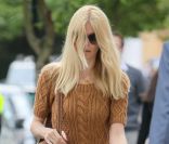 <p>Claudia Schiffer opte pour un look simple et élégant. Londres, 23 mai 2011</p>