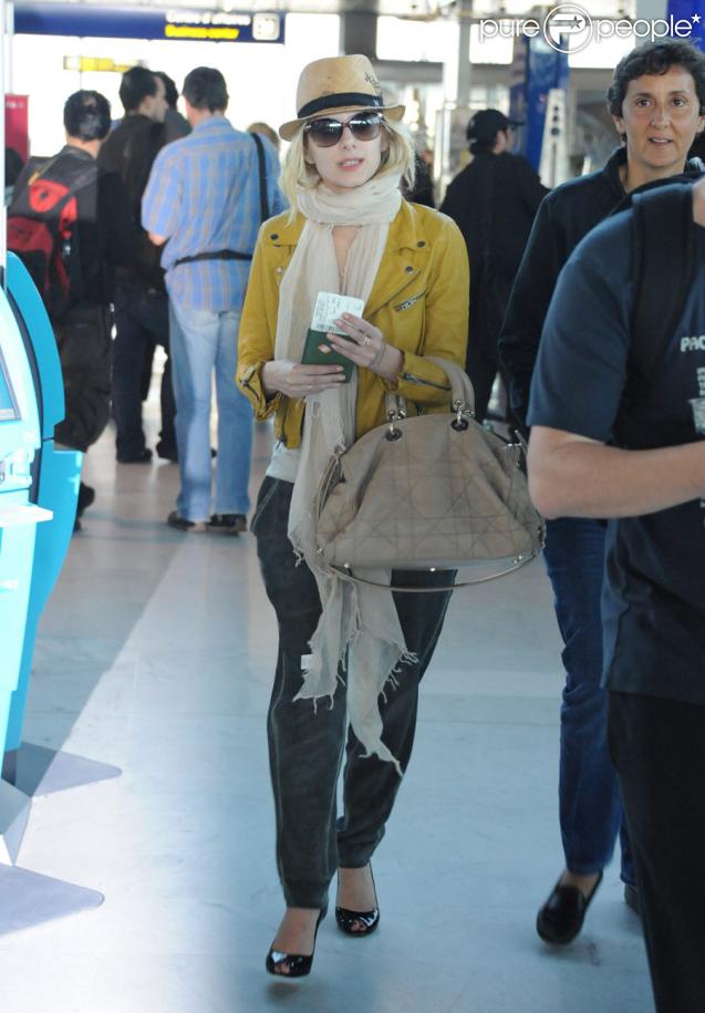 Mélanie Laurent à l'aéroport de Nice le 23 mai 2011