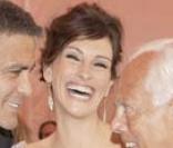 Goerge Clooney, Julia Roberts et Giorgio Armani ont un fou rire