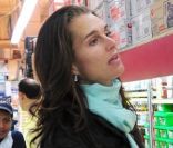 Brooke Shields en train de faire ses courses dans un supermarché coréen The Han Ah Reum à New York le 24 mai 2011.   
