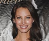 Christy Turlington au Gracie Awards à Beverly Hills, le 24 mai 2011