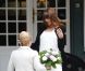 Carla Bruni-Sarkozy accueille les épouses des chefs d'Etat du G8 à la villa Strassburger à Deauville, le 26 mai 2011
