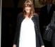 Carla-Bruni Sarkozy dévoile son ventre rond à l'issue d'une réunion  organisée en marge du sommet du G8, à Deauville, le 26 mai 2011.