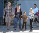Reese Witherspoon en balade avec ses enfants et son Jim Toth en décembre 2010 