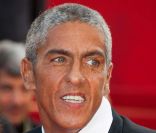Samy Naceri montent les marches du festival de Cannes, projection de  The Tree of life , le 16 mai 2011.