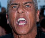 Samy Naceri monte les marches de Cannes, projection de <em>La Source des femmes</em>, le 21 mai 2011.<br />