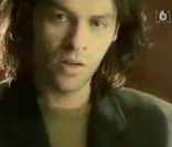 Alain Lubrano dans le clip de  Si ça fait mal  avec Françoise Hardy, en 1992.