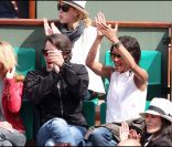 Sonia Rolland et Jalil Lespert amoureux et concentrés au tournoi de Roland-Garros, le 31 mai 2011.