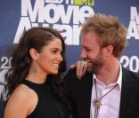 Nikki Reed et Paul McDonald en juin 2011 à Los Angeles posent lors des MTV Movies Awards