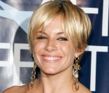 Sienna Miller avec les cheveux courts ? Ou comment perdre son sex-appeal en deux coups de ciseaux<br />