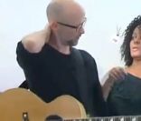 Fin mai 2011, Moby donnait un concert dans une galerie photo d\'Amsterdam, la Reflex Gallery, pour promouvoir son album <em>Destroyed</em> et l\'ouvrage photo du même nom.