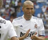 Les anciennes gloires du Real Madrid et du Bayern Munich disputaient dimanche 5 juin 2011 à San Bernabeu le Corazon Classic, un match caritatif au profit de All for Africa pour les écoles de sport en Afrique. Zinedine Zidane a joué 67 minutes. 