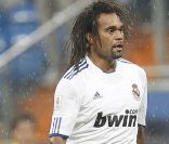 Les anciennes gloires du Real Madrid, dont Christian Karembeu, et du Bayern Munich disputaient dimanche 5 juin 2011 à San Bernabeu le Corazon Classic, un match caritatif au profit de All for Africa pour les écoles de sport en Afrique.