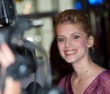 Mélanie Laurent extrêmement souriante présente Beginners, de Mike Mills, au cinéma MK2 Bibliothèque, à Paris, le 7 juin 2011.