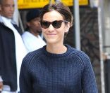 Alexa Chung dans les rues de New York le 8 juin 2011