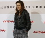 Kristen Stewart a encore du mal à trouver son style. Mais une chose est sûre, la jeune ado est plutôt rock'n'roll ! Rome, 30 octobre 2008