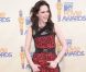 Kristen Stewart arbore la robe courte de gala avec des Converses, baskets adorées des ados... Osé ! Los Angeles, 31 mai 2009