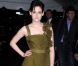 Kristen Stewart est ravissante dans cette petite robe... Seul problème : la couleur vert kaki qui ne lui va pas du tout ! New York, 19 novembre 2009