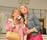 Stéphanie Tuche (Sarah Stern) découvre avec sa maman le luxe monégasque. Le film les Tuche, d\'Olivier Baroux, sera dans les salles le 1er juillet 2011