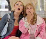 Stéphanie Tuche (Sarah Stern) et sa maman Catherine (Isabelle Nanty) découvrent les secrets de Monaco. Le film Les Tuche, d\'Olivier Baroux, sera dans les salles le 1er juillet 2011