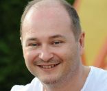 <p>Cauet à Disneyland Resort Paris à Marne-La-Vallée en avril 2011</p>