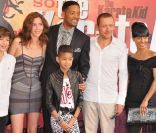 Dany Boon, sa femme, Will Smith, Jada Pinkett et leur fille Willow Smith à Paris le 25 juillet 2010<br />