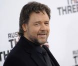 Russell Crowe entamera le tournage de  Superman : Man of Steel  fin 2011, pour une sortie du film annoncée pour Noël 2012.