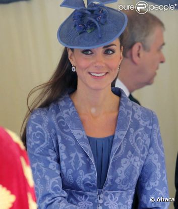 Très élégante lors des célébrations du 90e anniversaire du duc d'Edimbourg le 12 juin 2011, Catherine, duchesse de Cambridge, ne veut pas des services d'une habilleuse et soignera elle-même son look lors de sa première sortie internationale, en Amérique du Nord fin juin début juillet.