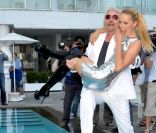 La sublime Karolina Kurkova et Richard Branson à l'Hôtel Mondrian, à l'occasion des 25 ans de la ligne Miami/Londres de Virgin Atlantic Airways, à Miami, le 16 juin 2011.