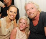 Karolina Kurkova, Richard Branson et Ellie Goulding au Raleigh, à l'occasion des  25 ans de la ligne Miami/Londres de Virgin Atlantic Airways, à Miami,  le 16 juin 2011.